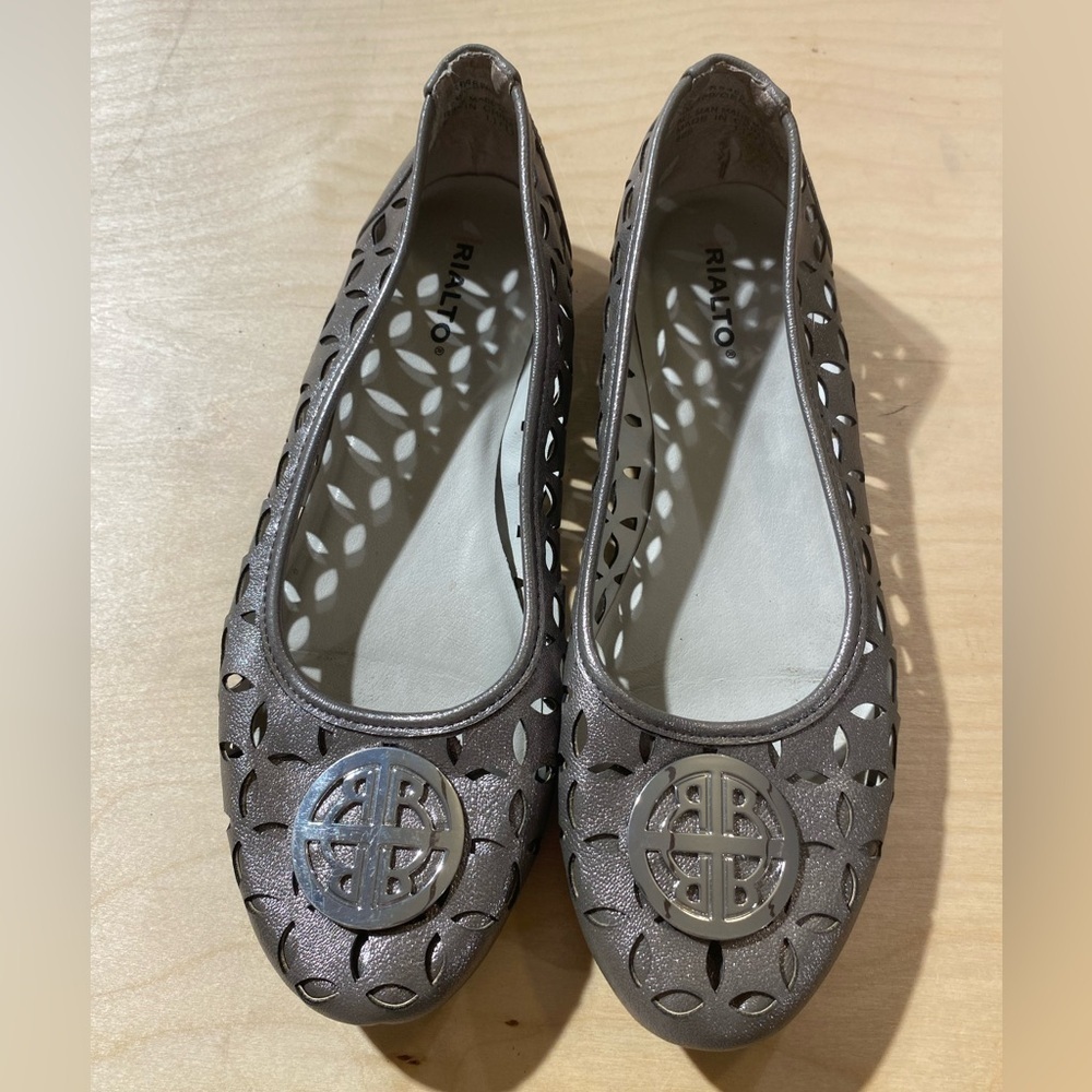 Rialto Flats size 9M. (JK)